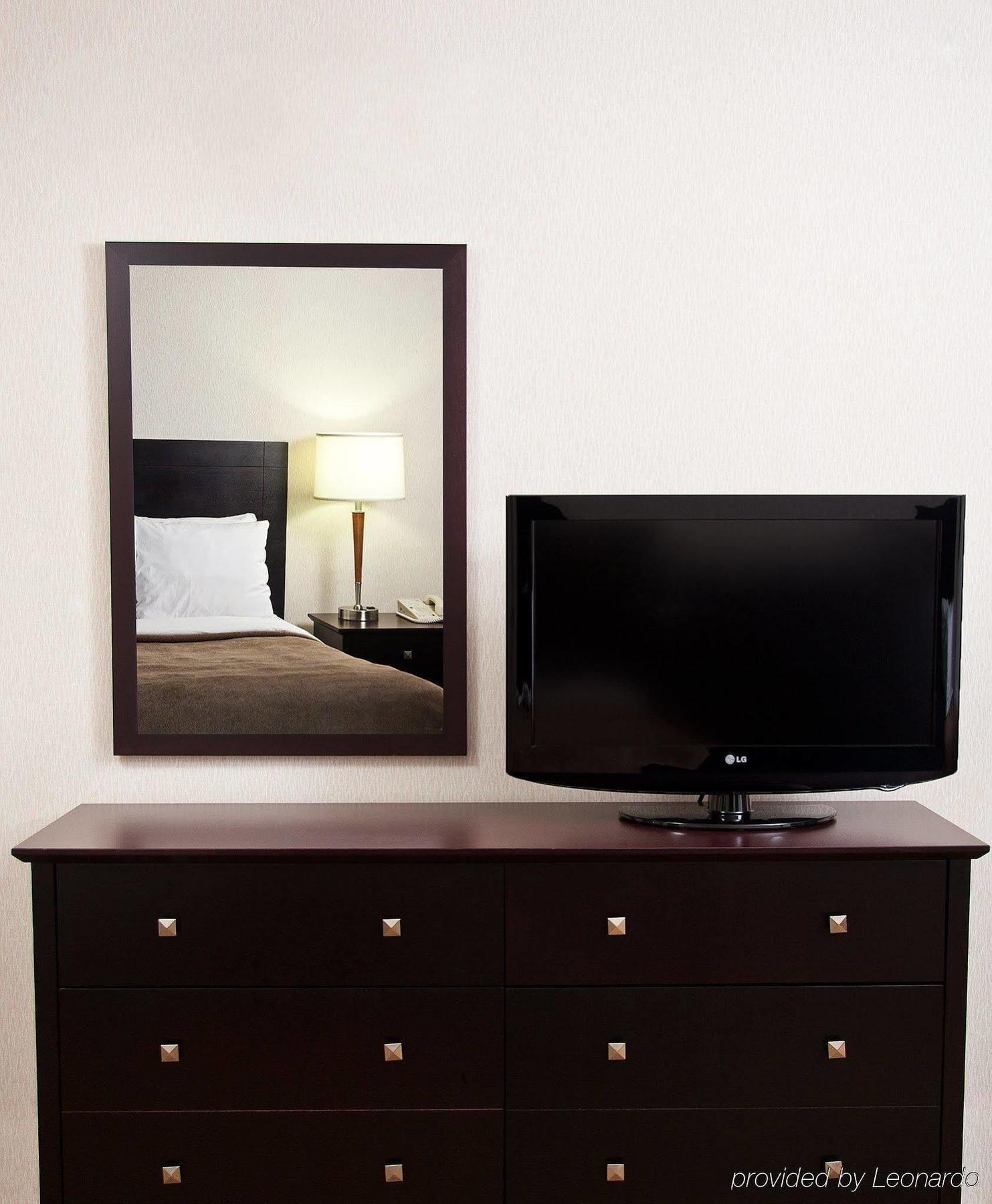 Quality Inn And Suites Montreal East Habitación foto